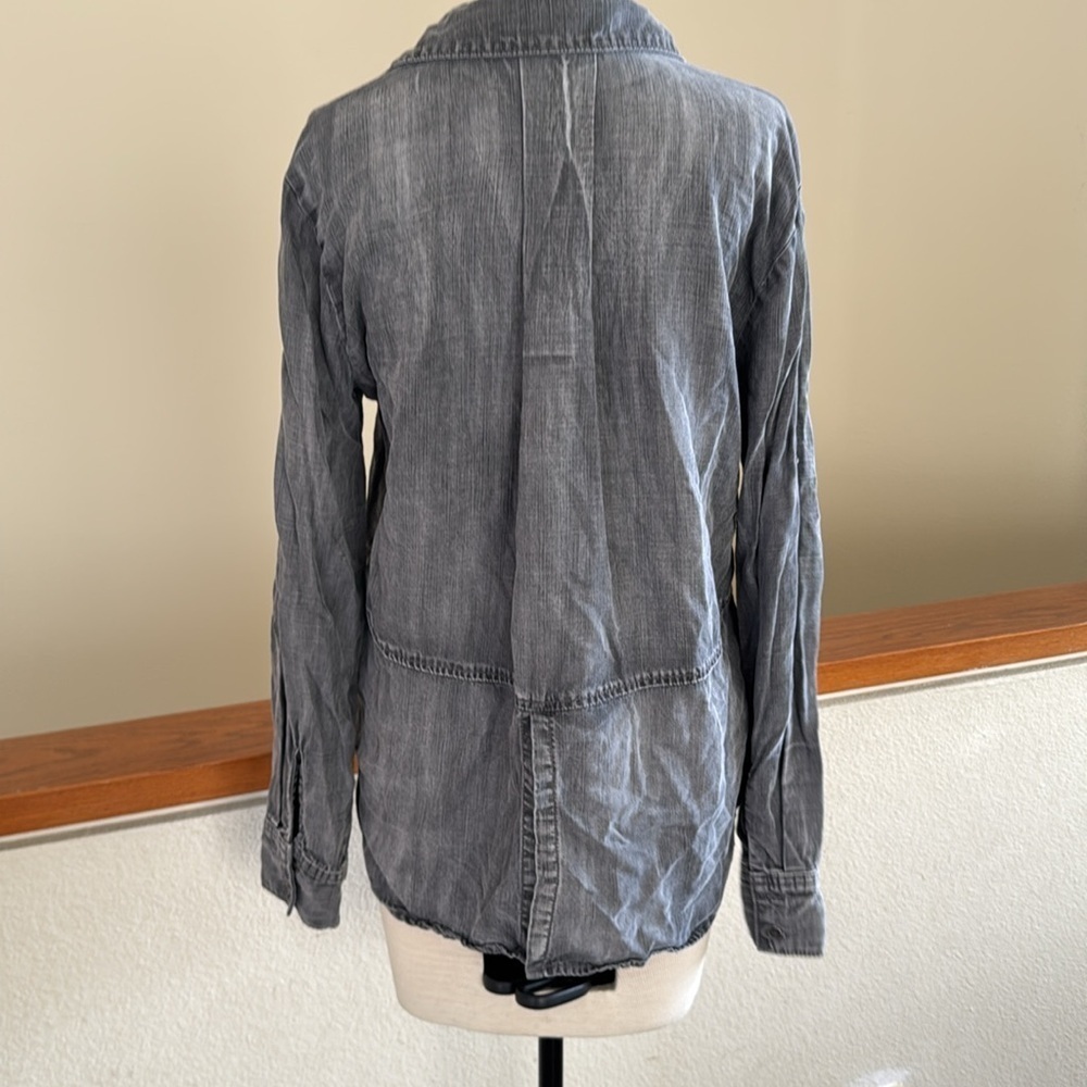 Cloth & Stone Charcoal Button-Up Shirt size small - Picture 3 of 7